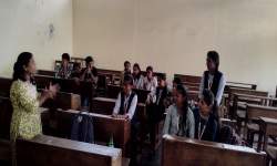 जाहिरात करावी का करू नये ग्रुप डिस्कशन